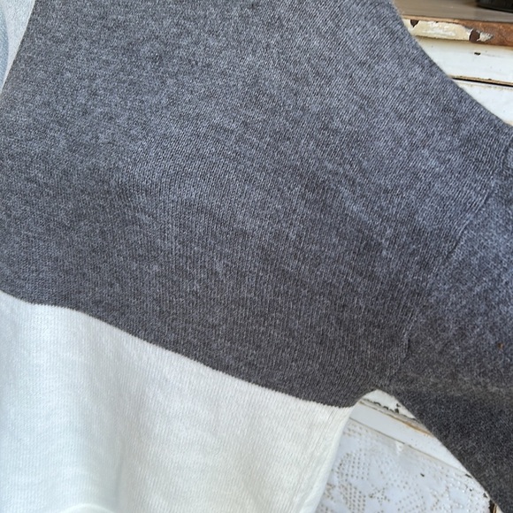 C+D+M patchwork color block knitted sweater gray cream tie in back keyhole - Picture 4 of 15